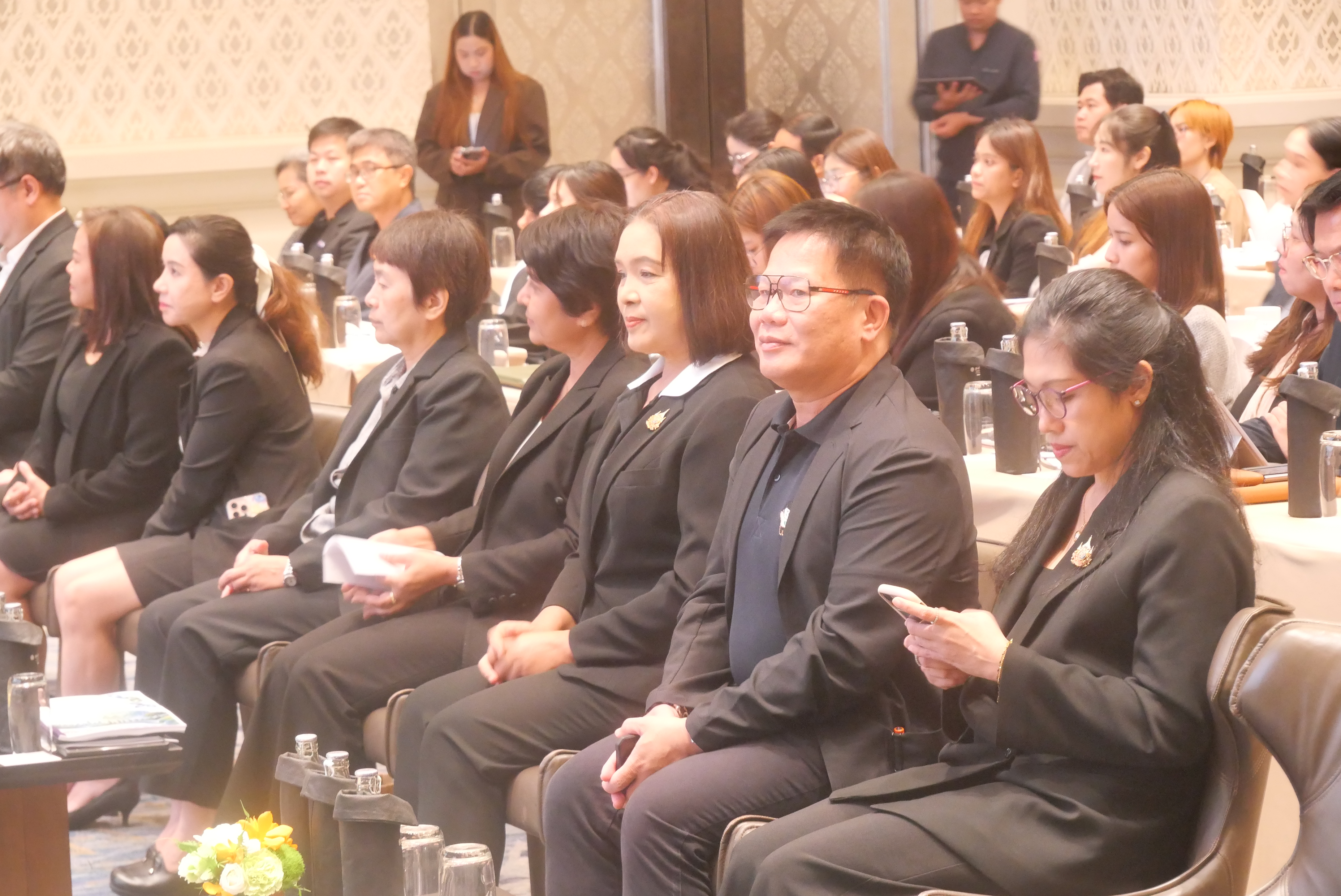 title - ส.ป.ก. ร่วมเป็นเกียรติในพิธีเปิดงานประชุมเผยแพร่ (Press Conference) เพื่อนำเสนอรายงานและการประเมินผลการดำเนินงานเสริมพลังความร่วมมือด้านการเปลี่ยนแปลงสภาพภูมิอากาศของประเทศไทย 